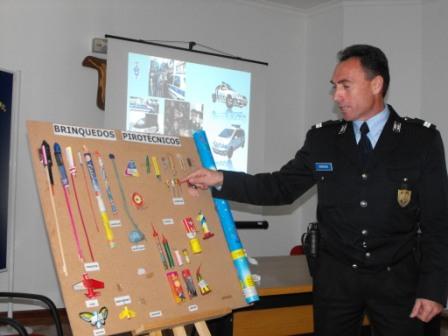 Parecem brinquedos mas não são, GNR alerta para perigo das bombinhas de  Carnaval - SIC Notícias