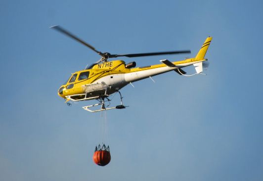 Reforçados meios de combate a incêndio que deflagrou em Carrazeda de